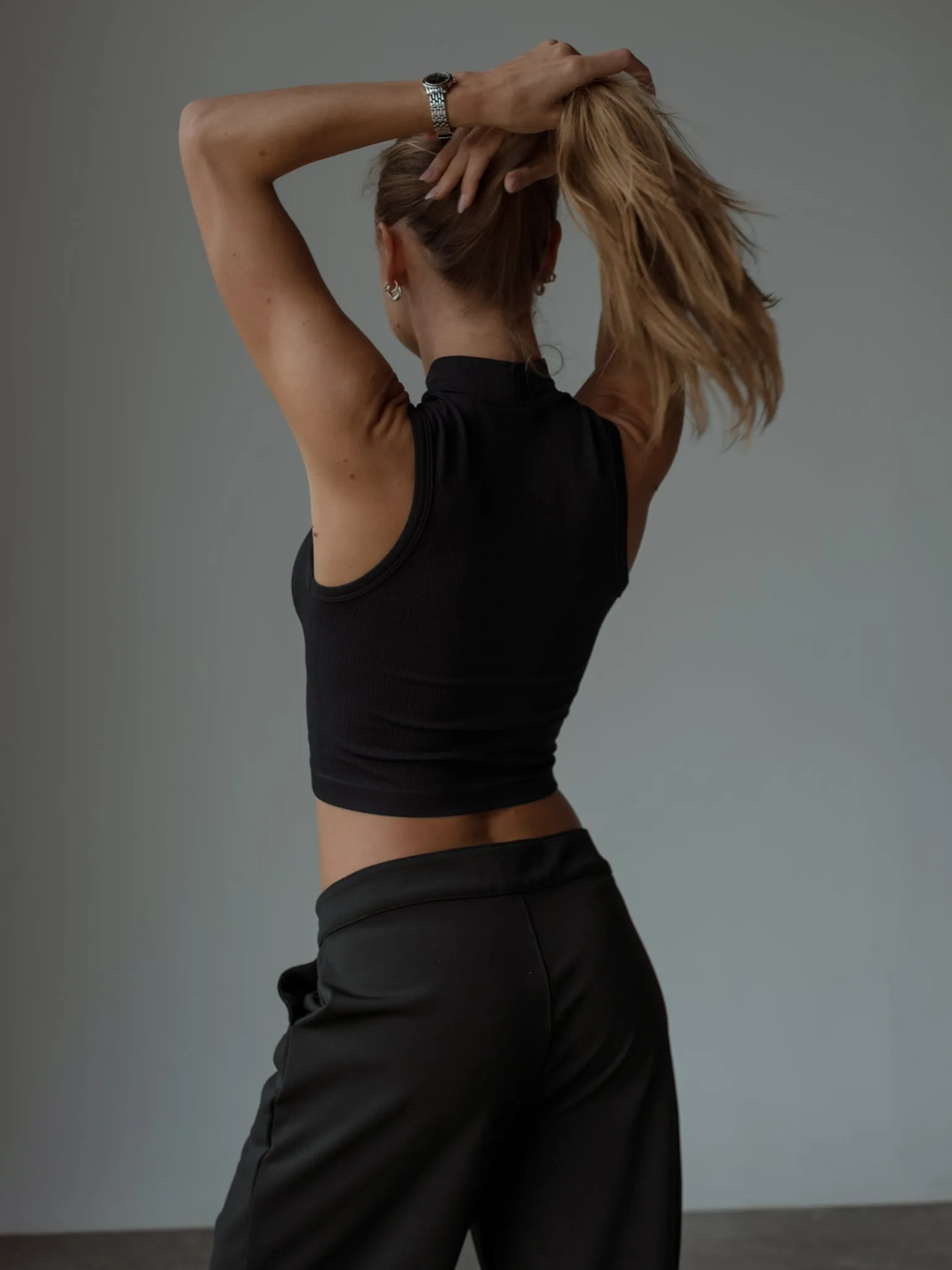HIGH NECK SEAMLESS TANK  - BLACK