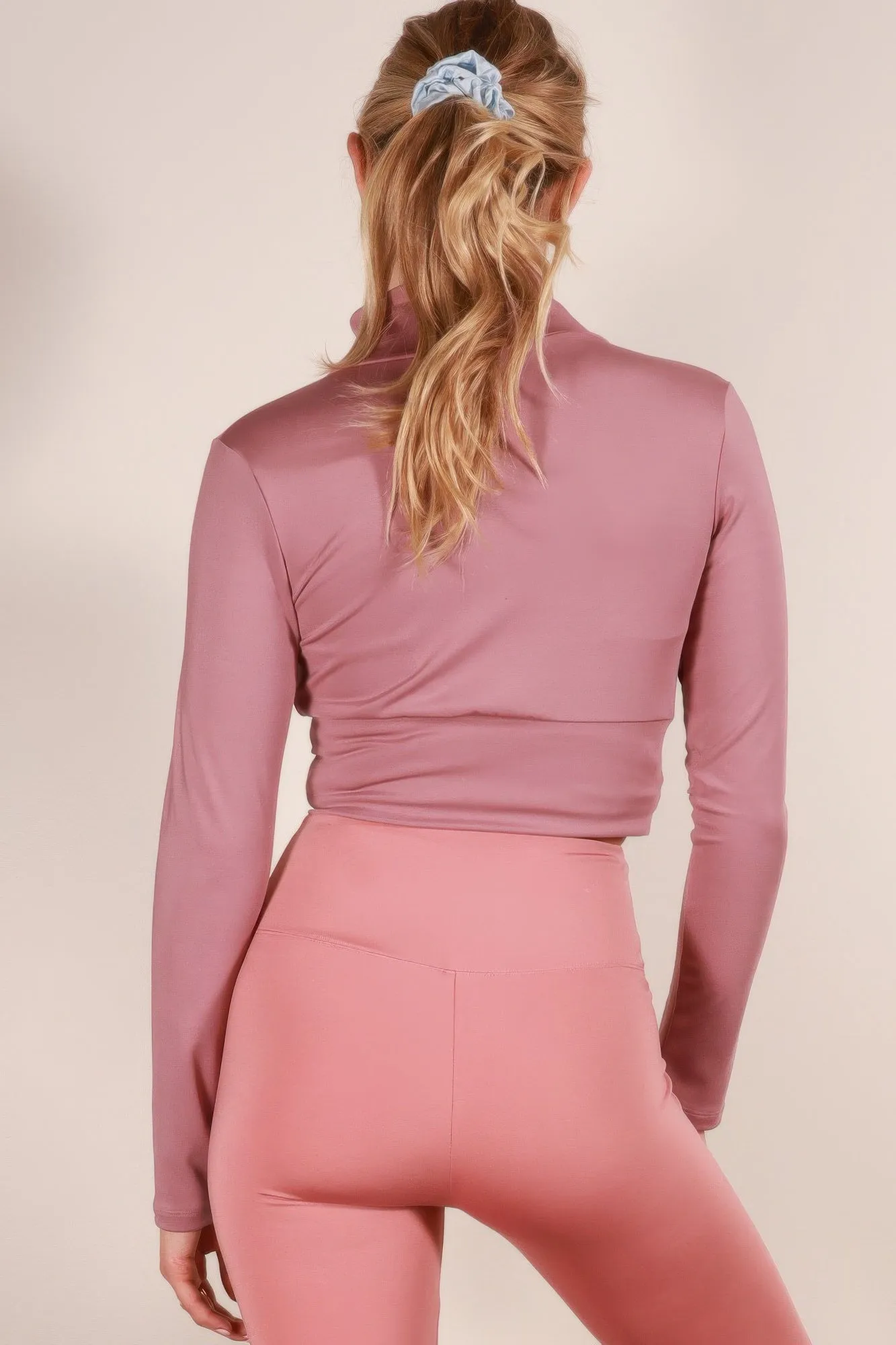 Scoop Neckline Zip Up Cropped Sports Jacket